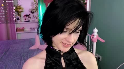 Snapshot of dark_vamp_ chatting on 02.06.25 Vamp online show from 02.06.25