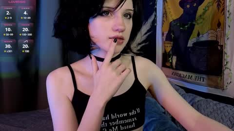 Snapshot of dark_vamp_ chatting on 02.08.25 Vamp online show from 02.08.25