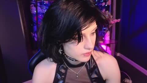 Snapshot of dark_vamp_ chatting on 02.10.25 Vamp online show from 02.10.25