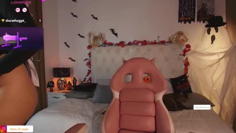 Snapshot of darkangelx_ chatting on 10.09.25 Angel Darcy online show from 10.09.25