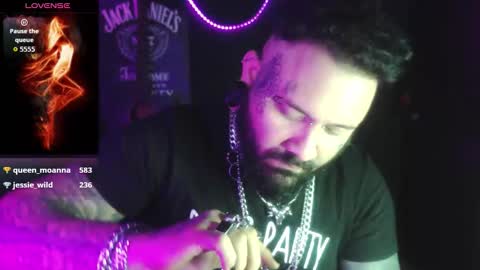 darkclothes online show from 10.08.25