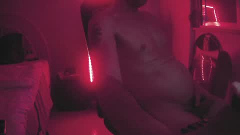 Snapshot of darkdance chatting on 01.05.25 freak soul online show from 01.05.25