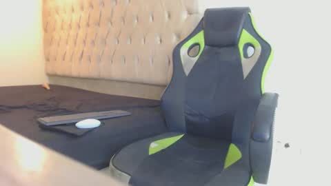 darkknightx01 online show from 10.27.25