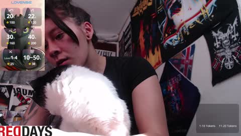 Snapshot of darkness_joones chatting on 02.05.25 Darkness online show from 02.05.25