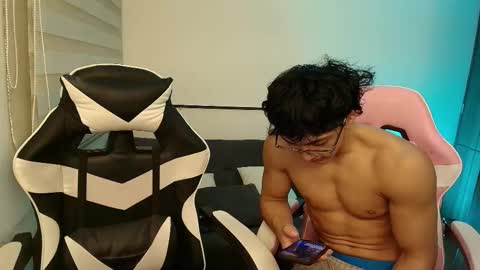 darkpleasuress online show from 11.14.25