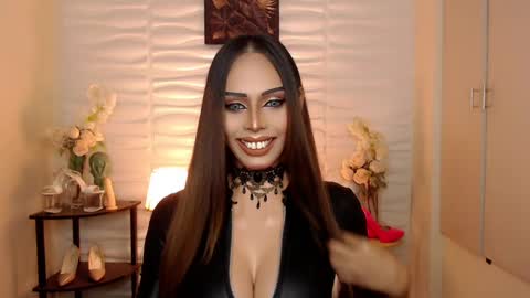 Snapshot of darksoul_mistress chatting on 12.08.24 HAPPY BIRTHDAY MISTRESS MADRIANA online show from 12.08.24