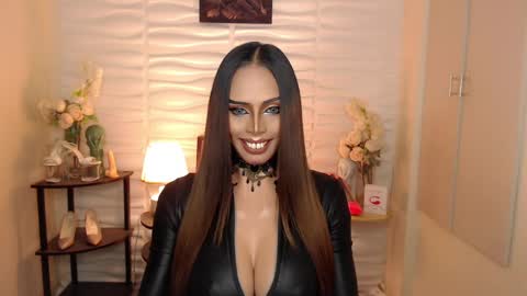 Snapshot of darksoul_mistress chatting on 12.18.24 HAPPY BIRTHDAY MISTRESS MADRIANA online show from 12.18.24