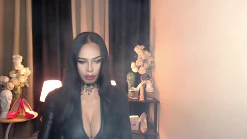 Snapshot of darksoul_mistress chatting on 01.04.25 HAPPY BIRTHDAY MISTRESS MADRIANA online show from 01.04.25
