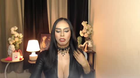 Snapshot of darksoul_mistress chatting on 01.23.25 HAPPY BIRTHDAY MISTRESS MADRIANA online show from 01.23.25