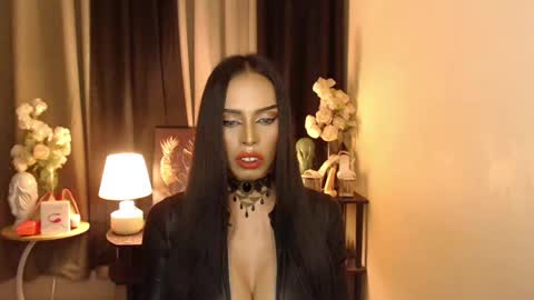 Snapshot of darksoul_mistress chatting on 01.25.25 HAPPY BIRTHDAY MISTRESS MADRIANA online show from 01.25.25