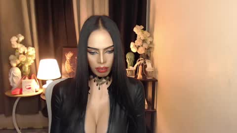 Snapshot of darksoul_mistress chatting on 01.26.25 HAPPY BIRTHDAY MISTRESS MADRIANA online show from 01.26.25
