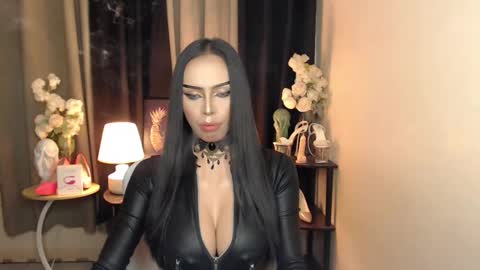 Snapshot of darksoul_mistress chatting on 02.01.25 HAPPY BIRTHDAY MISTRESS MADRIANA online show from 02.01.25
