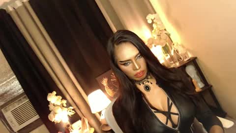 Snapshot of darksoul_mistress chatting on 03.08.25 HAPPY BIRTHDAY MISTRESS MADRIANA online show from 03.08.25