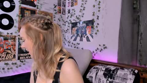 Snapshot of darleneferran chatting on 12.07.24 lina online show from 12.07.24