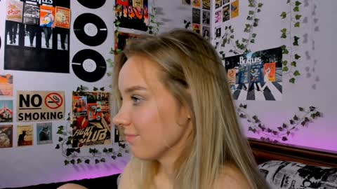 Snapshot of darleneferran chatting on 12.10.24 lina online show from 12.10.24