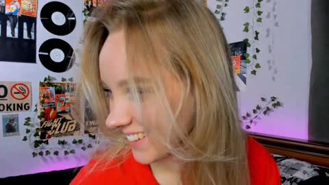 Snapshot of darleneferran chatting on 12.11.24 lina online show from 12.11.24