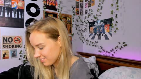Snapshot of darleneferran chatting on 12.13.24 lina online show from 12.13.24