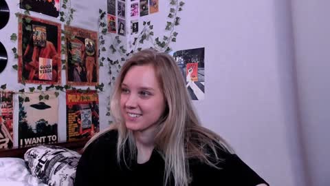 Snapshot of darleneferran chatting on 12.24.24 lina online show from 12.24.24