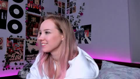Snapshot of darleneferran chatting on 01.07.25 lina online show from 01.07.25