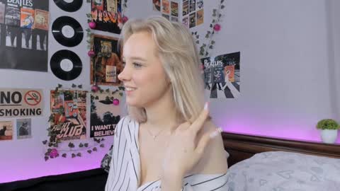 Snapshot of darleneferran chatting on 01.18.25 lina online show from 01.18.25
