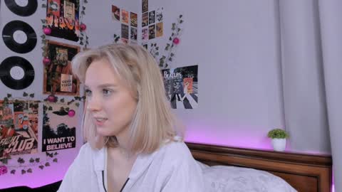 Snapshot of darleneferran chatting on 01.18.25 lina online show from 01.18.25