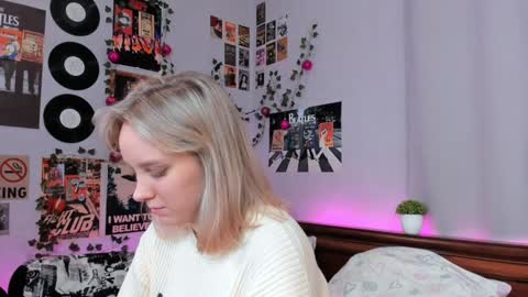 Snapshot of darleneferran chatting on 01.22.25 lina online show from 01.22.25