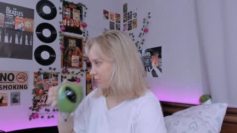 Snapshot of darleneferran chatting on 01.23.25 lina online show from 01.23.25