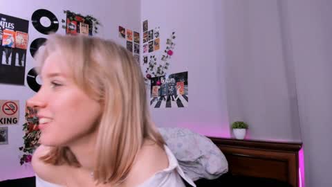 Snapshot of darleneferran chatting on 02.01.25 lina online show from 02.01.25