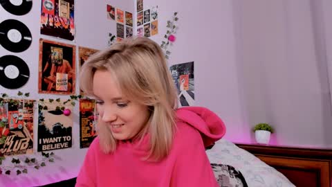 Snapshot of darleneferran chatting on 02.05.25 lina online show from 02.05.25