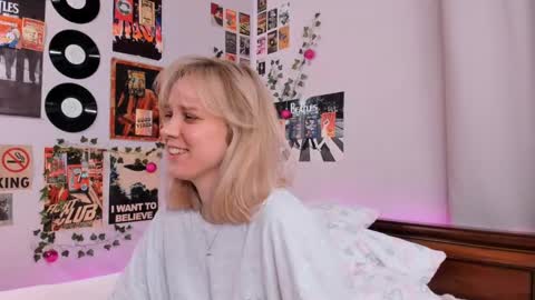 Snapshot of darleneferran chatting on 02.10.25 lina online show from 02.10.25