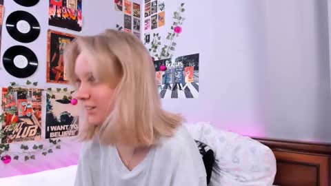 Snapshot of darleneferran chatting on 02.12.25 lina online show from 02.12.25