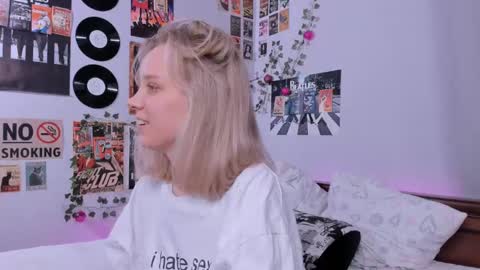 Snapshot of darleneferran chatting on 02.19.25 lina online show from 02.19.25