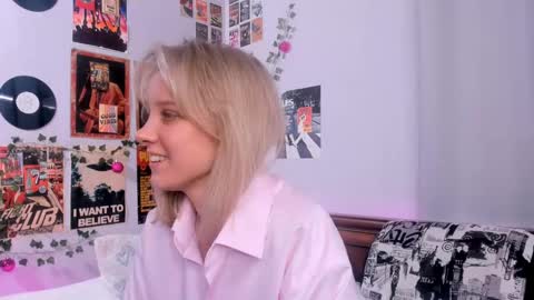 Snapshot of darleneferran chatting on 02.25.25 lina online show from 02.25.25
