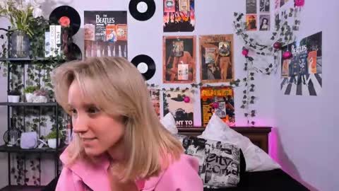 Snapshot of darleneferran chatting on 03.02.25 lina online show from 03.02.25