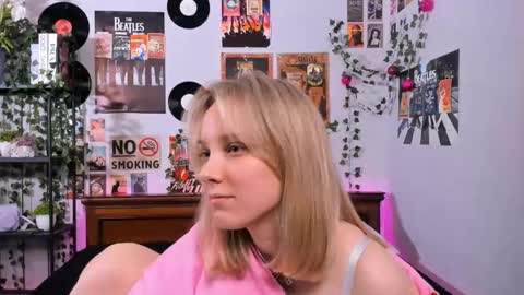 Snapshot of darleneferran chatting on 03.03.25 lina online show from 03.03.25