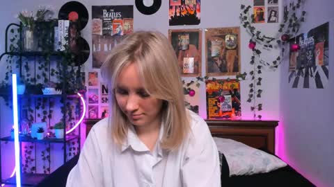 Snapshot of darleneferran chatting on 03.03.25 lina online show from 03.03.25
