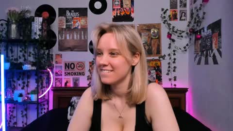 Snapshot of darleneferran chatting on 03.04.25 lina online show from 03.04.25