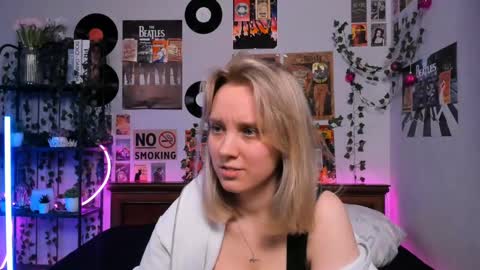 Snapshot of darleneferran chatting on 03.05.25 lina online show from 03.05.25