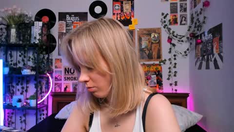 Snapshot of darleneferran chatting on 03.08.25 lina online show from 03.08.25