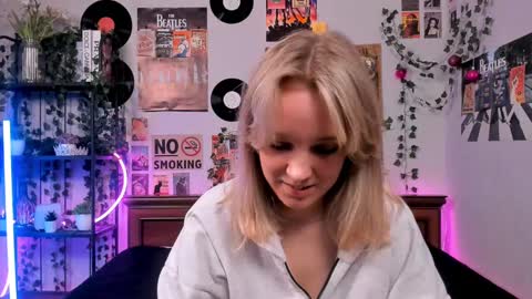Snapshot of darleneferran chatting on 03.10.25 lina online show from 03.10.25