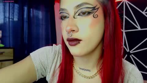 Darlyhooper online show from 11.29.25