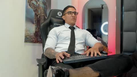 Snapshot of dash_bukoski chatting on 02.06.26 Dash online show from 02.06.26