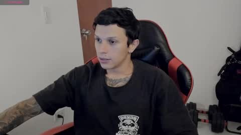 Snapshot of davebroww chatting on 10.07.25 Dave Brown online show from 10.07.25