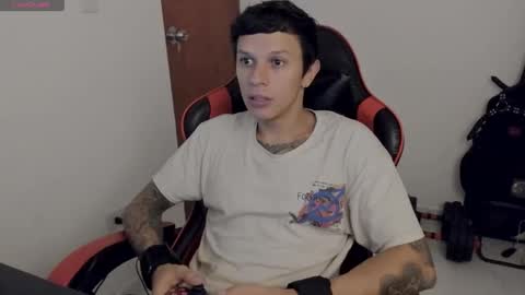 Snapshot of davebroww chatting on 10.11.25 Dave Brown online show from 10.11.25