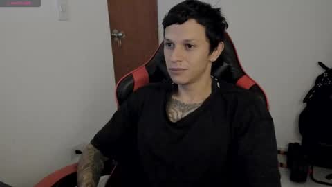 Snapshot of davebroww chatting on 10.12.25 Dave Brown online show from 10.12.25