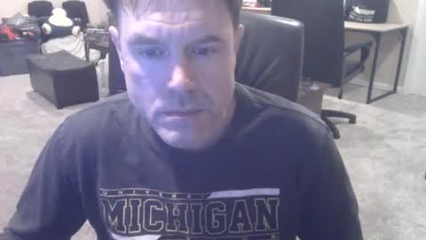 Snapshot of daved14u chatting on 10.27.25 daved14u online show from 10.27.25