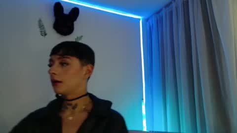 Snapshot of david_fox01 chatting on 10.02.25 David Fox online show from 10.02.25