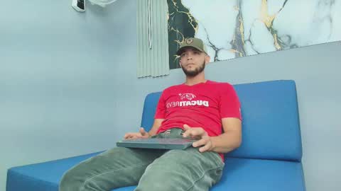 Snapshot of david_rusel chatting on 10.09.25 DAVID online show from 10.09.25