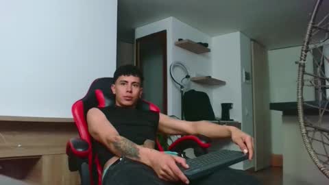 Snapshot of david_savage_ chatting on 09.22.25 david online show from 09.22.25