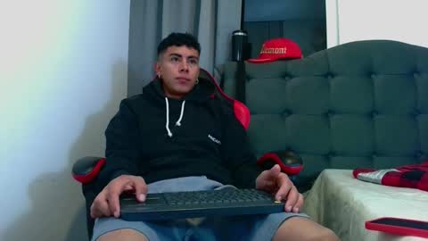 Snapshot of david_savage_ chatting on 10.06.25 david online show from 10.06.25